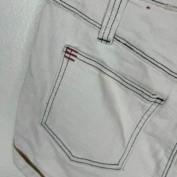 Urban Outfitters BDG High Rise Rolled Cuffed Hem Cream Shorts 3" inseam Size 28 - Picture 8 of 11